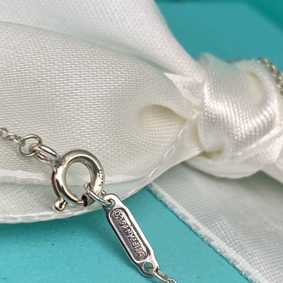 Tiffany & Co double heart blue enamel necklace 18” box authenticated - Picture 5 of 6